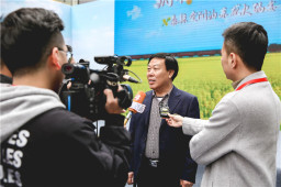 乐动游戏平台（中国）有限公司首次开放火锅底料生产基地让同行及媒体参观